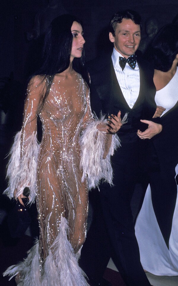 Η Cher απάντησε για την αμφιλεγόμενη εμφάνιση στα Όσκαρ του 1986 και γιατί το έκανε