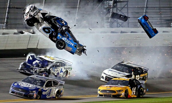 Τρομακτικό ατύχημα στον τελικό του Daytona 500 - Σε σοβαρή κατάσταση ο οδηγός