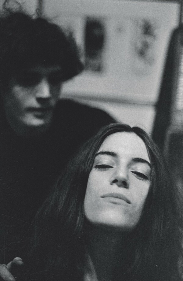 Στο φως ανέκδοτες φωτογραφίες της Patti Smith και του Robert Mapplethorpe όταν ήταν ακόμα «βρέφη»