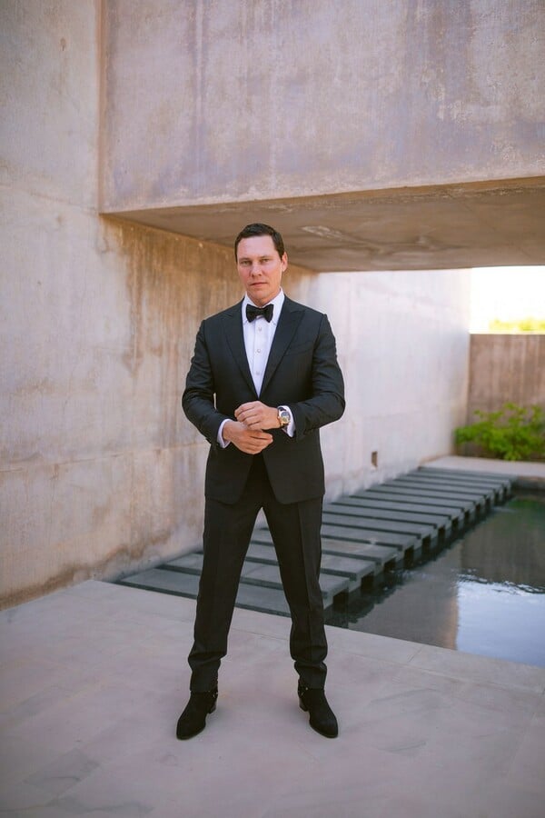 Παντρεύτηκε ο DJ Tiesto - Ο ρομαντικός γάμος με την 21χρονη Annika Backes και η φωτογράφιση στη Vogue