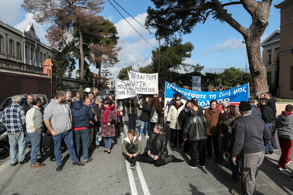 Εκρηκτική η κατάσταση στη Λέσβο: Συνεχίζεται η ένταση μετά τα χθεσινά χημικά σε μετανάστες