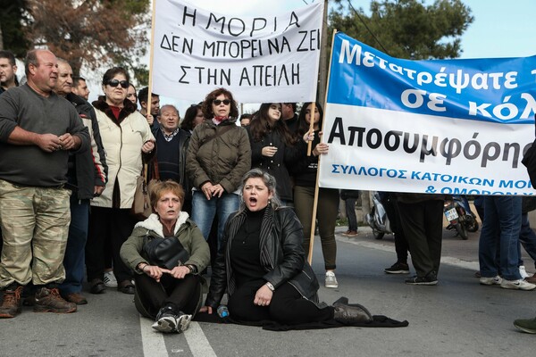 Εκρηκτική η κατάσταση στη Λέσβο: Συνεχίζεται η ένταση μετά τα χθεσινά χημικά σε μετανάστες