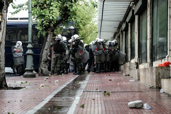 Ένταση και χημικά στην Αθήνα: Επεισόδια με τα ΜΑΤ μετά το φοιτητικό συλλαλητήριο