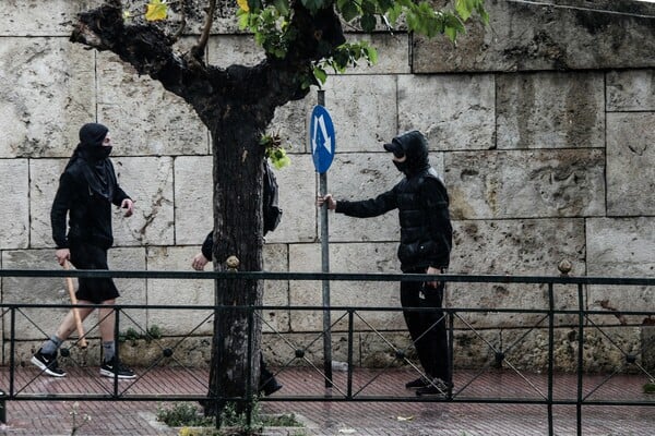 Ένταση και χημικά στην Αθήνα: Επεισόδια με τα ΜΑΤ μετά το φοιτητικό συλλαλητήριο