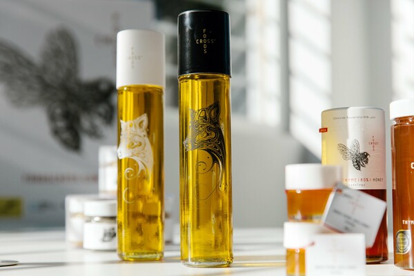 Το πιο εκλεκτό μέλι στον κόσμο φτιάχνεται από 3 Έλληνες