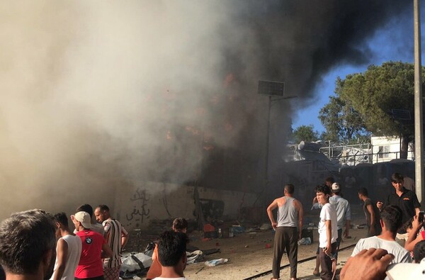 Φωτιά στη Μόρια: Δύο νεκροί - Μία γυναίκα και ένα παιδί