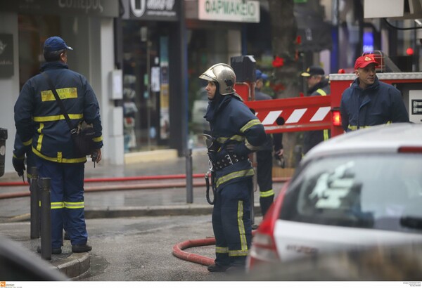 Φωτιά στη Θεσσαλονίκη: Δύο ηλικιωμένοι ανασύρθηκαν νεκροί από το διαμέρισμα