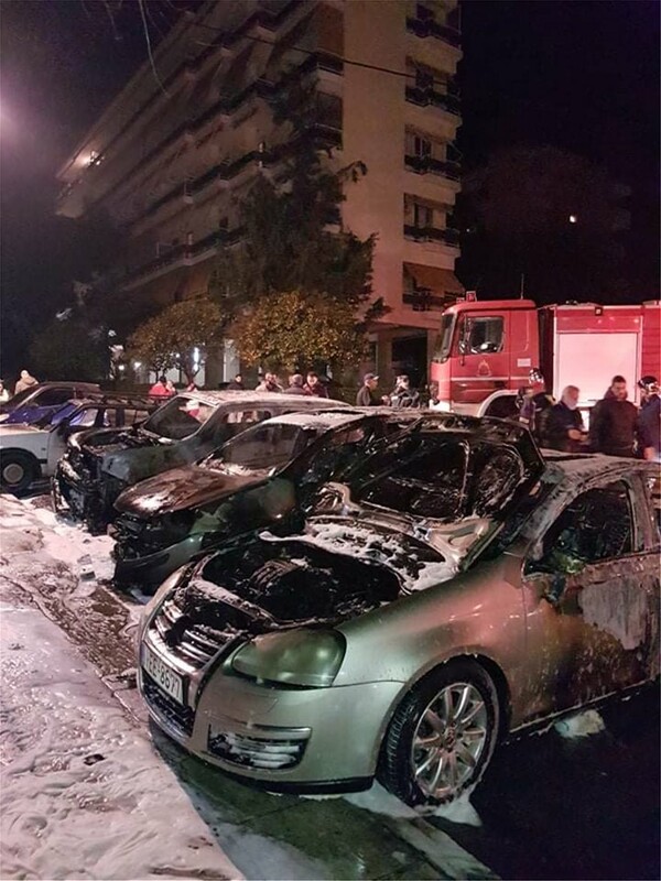 Συνεχίζονται οι εμπρηστικές επιθέσεις στην Αθήνα - Πυρπόλησαν 20 αυτοκίνητα
