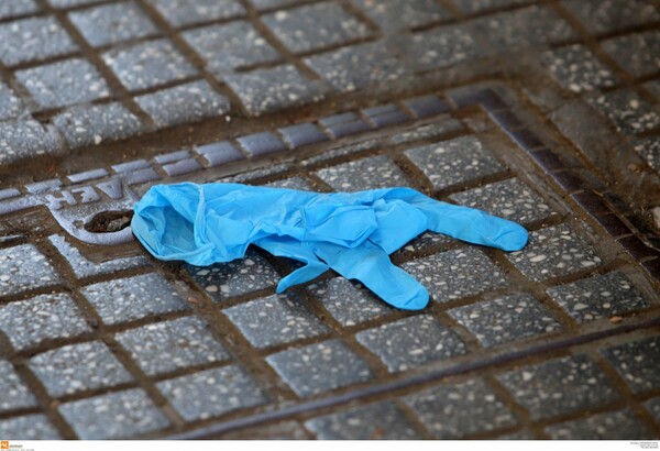 «Μην πετάτε μάσκες και γάντια στους μπλε κάδους» - SOS από τον Εθνικό Οργανισμό Ανακύκλωσης