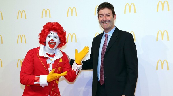 O CEO της McDonald's σύναψε ερωτική σχέση με υπάλληλο και τον απέλυσαν