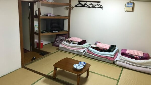 Αυτό το γιαπωνέζικο ξενοδοχείο χρεώνει 1$ τη βραδιά αλλά σας κάνουν livestream στο Διαδίκτυο