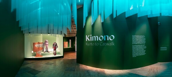 Η νέα έκθεση του V&A εξερευνά την ιστορία του κιμονό από το 1660 μέχρι σήμερα