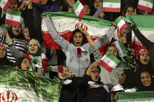 Ιστορική μέρα για τις γυναίκες στο Ιράν - Για πρώτη φορά σε αγώνα ποδοσφαίρου