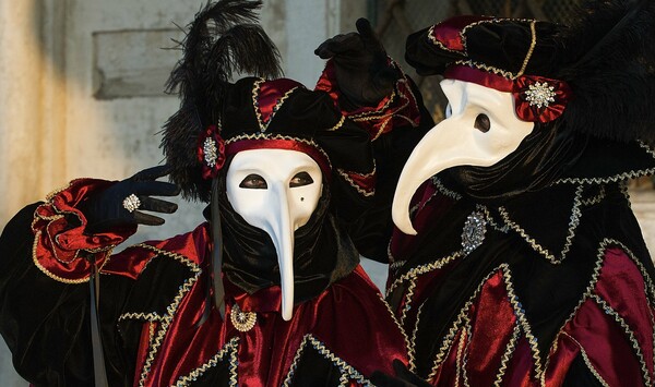 Ιταλία: Αυξάνονται διαρκώς τα κρούσματα κοροναϊού - Στον «αέρα» το καρναβάλι της Βενετίας