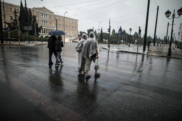 Καιρός Παρασκευής: Βροχές και καταιγίδες σε όλη σχεδόν την Ελλάδα