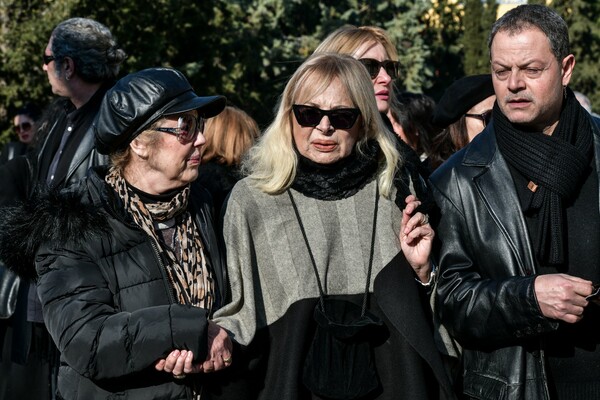 Τελευταίο αντίο στην Έρρικα Μπρόγιερ: Πλήθος κόσμου στην κηδεία της