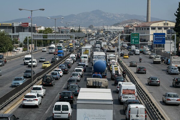 Νέο μποτιλιάρισμα στον Κηφισό - Ακινητοποιήθηκε νταλίκα