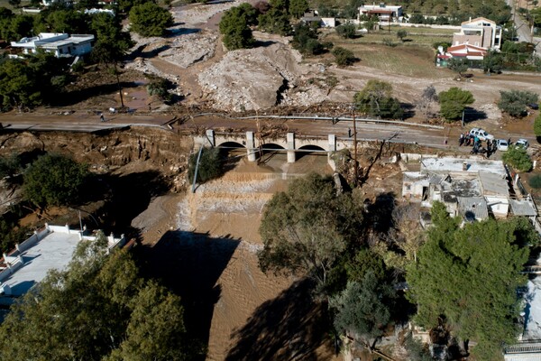 Η Κινέτα «πνίγηκε» στη λάσπη - Εικόνες από drone αποκαλύπτουν την καταστροφή