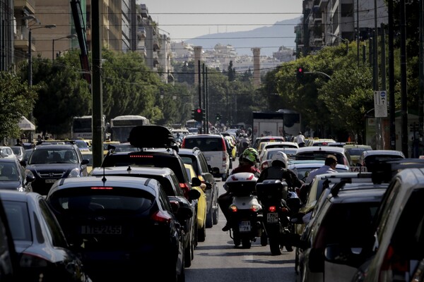 Μποτιλιάρισμα στον Κηφισό - Σύγκρουση οχημάτων