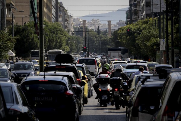 Μποτιλιάρισμα στον Κηφισό - Σύγκρουση οχημάτων