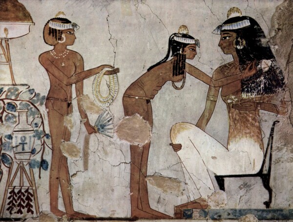 Το μυστήριο με τους κώνους στα κεφάλια των Αιγυπτίων που απεικονίζονται σε αρχαία ιερογλυφικά