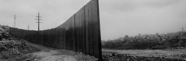 Πίσω κι από τις δυο μεριές του τείχους: Ο Γιόζεφ Κουντέλκα στους Αγίους Τόπους