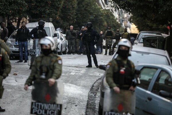 ΕΛΑΣ: «Όλα έγιναν νόμιμα στο Κουκάκι - Οι αστυνομικοί δέχθηκαν επίθεση»