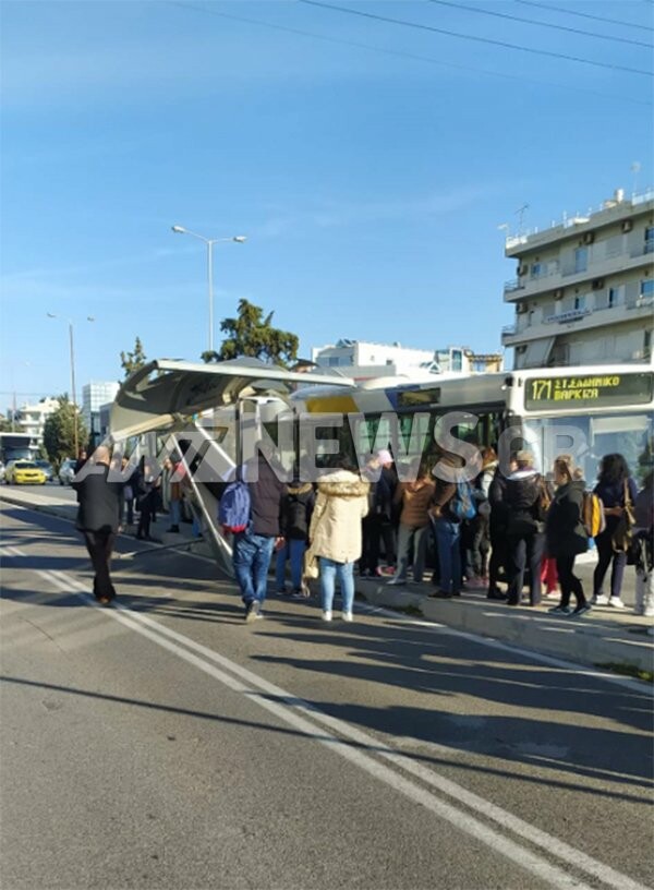 Γλυφάδα: Λεωφορείο έπεσε σε στάση που περίμεναν πολίτες