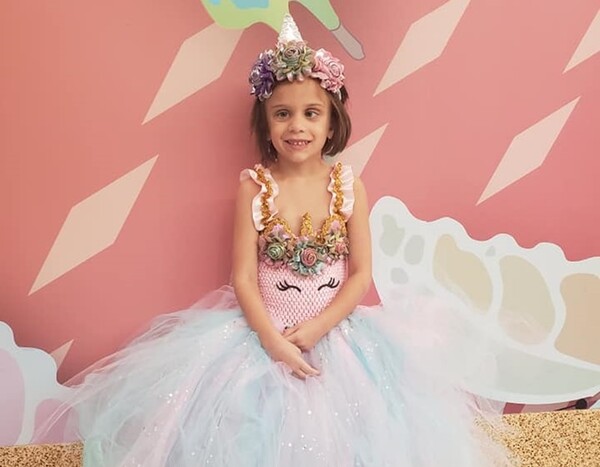 ΗΠΑ: Η Lili εμφανίζεται με «πριγκιπικά» φορέματα σε κάθε χημειοθεραπεία και συγκινεί