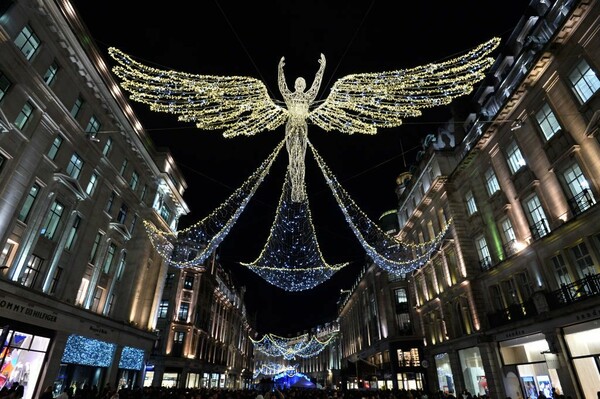 Χριστούγεννα στο Λονδίνο - Η βρετανική πρωτεύουσα λάμπει