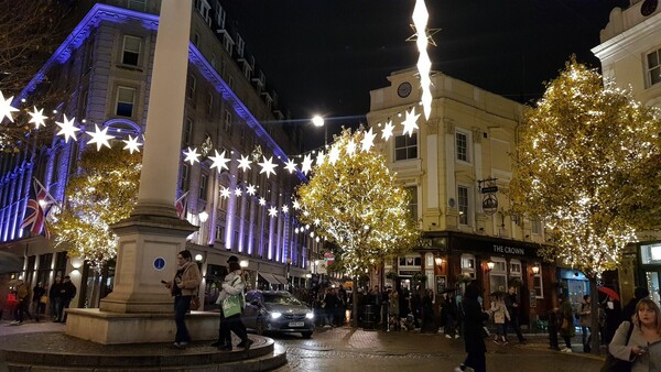 Χριστούγεννα στο Λονδίνο - Η βρετανική πρωτεύουσα λάμπει