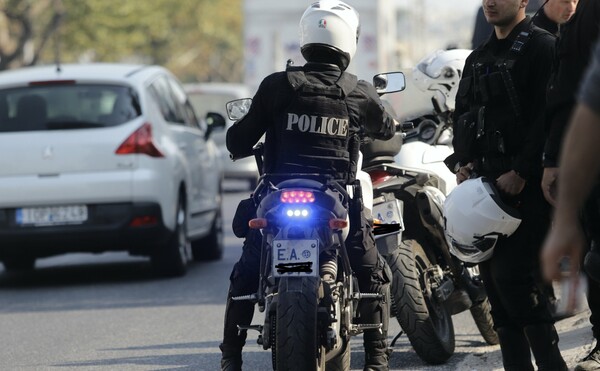 Μαφιόζικο χτύπημα στο Χαϊδάρι: Η λευκή μοτοσικλέτα και ο ρόλος των δύο αστυνομικών