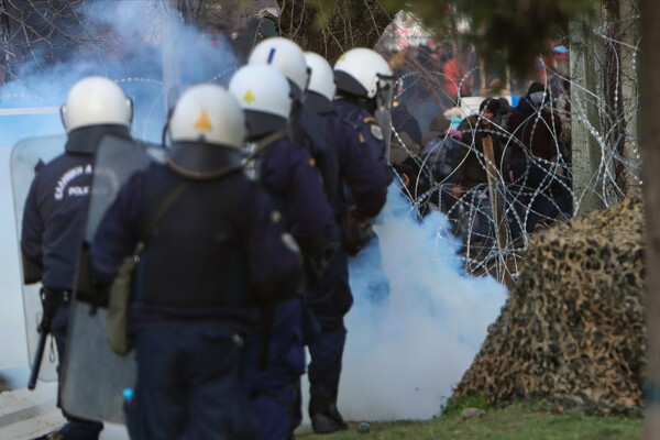 Έβρος: Συνεχείς συγκρούσεις στα σύνορα -Τούρκοι «ρίχνουν χημικά» στις ελληνικές δυνάμεις