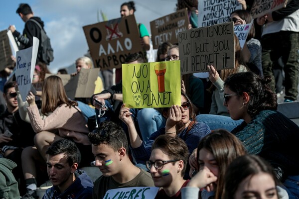 Fridays for Future: Μαθητική συγκέντρωση στο Σύνταγμα και πορεία για την κλιματική αλλαγή