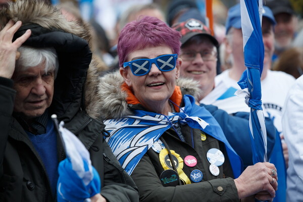 Βρετανία: Μαζική διαδήλωση υπέρ της ανεξαρτησίας της Σκωτίας - 20.000 στους δρόμους