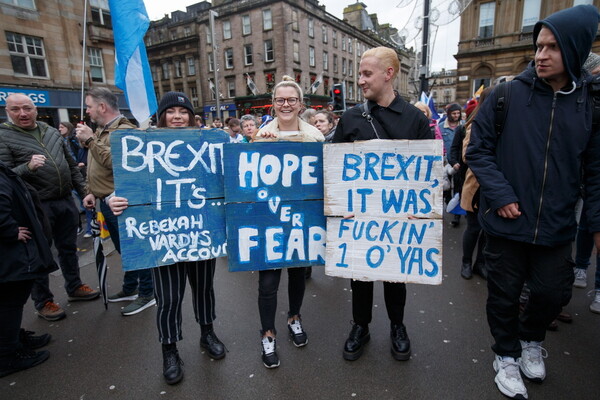 Βρετανία: Μαζική διαδήλωση υπέρ της ανεξαρτησίας της Σκωτίας - 20.000 στους δρόμους