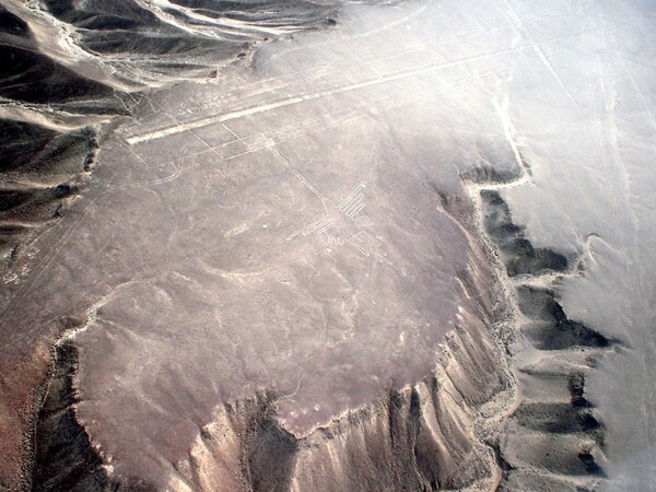 Επιστήμονες ανακάλυψαν τεράστια, μυστηριώδη γεωγλυφικά στο Περού