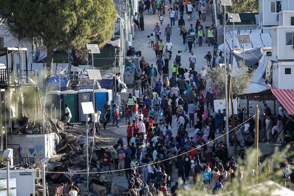 Μυτιλήνη: Επεισόδια με την αστυνομία σε πορεία μεταναστών