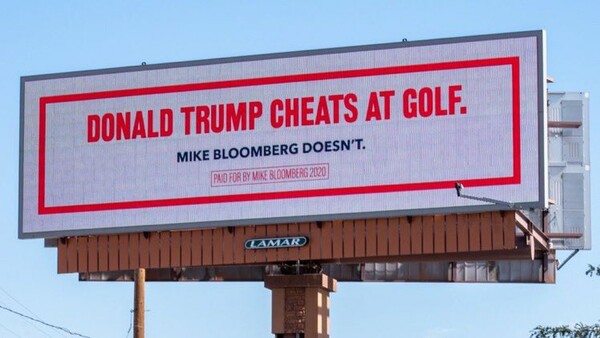 «Ο Τραμπ κλέβει στο γκολφ» - O Μπλούμπεργκ χλευάζει τον πρόεδρο των ΗΠΑ σε διαφημιστικές πινακίδες