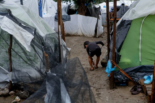 Η ΟΝΝΕΔ «άδειασε» την οργάνωση Πεντέλης για τους πρόσφυγες στο «Φλέμινγκ» - Παραιτήθηκε η πρόεδρος