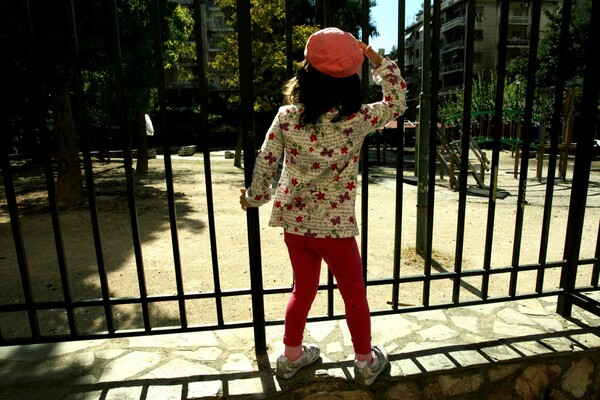 Δήμος Αθηναίων: Κλείνουν παιδικές χαρές και επιστρέφονται πινακίδες λόγω κορωνοϊού
