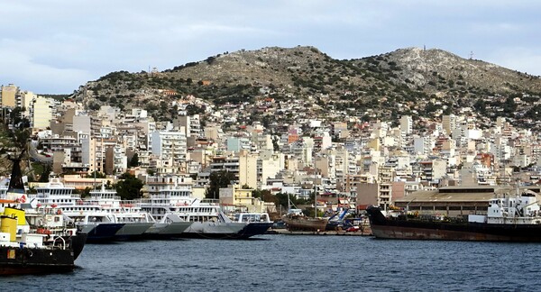 Πέραμα: Πρόσκρουση δεξαμενόπλοιου σε φορτηγό πλοίο - Ένας τραυματίας