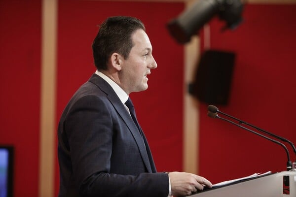 Πέτσας για κορωνοϊό: Ζούμε έναν πόλεμο - Ο εφησυχασμός θα είναι καταστροφή