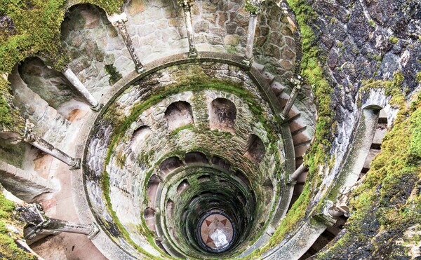 Ο «ανεστραμμένος πύργος» της Quinta da Regaleira: Ένα πηγάδι μύησης βγαλμένο από τους μύθους των Ναϊτών