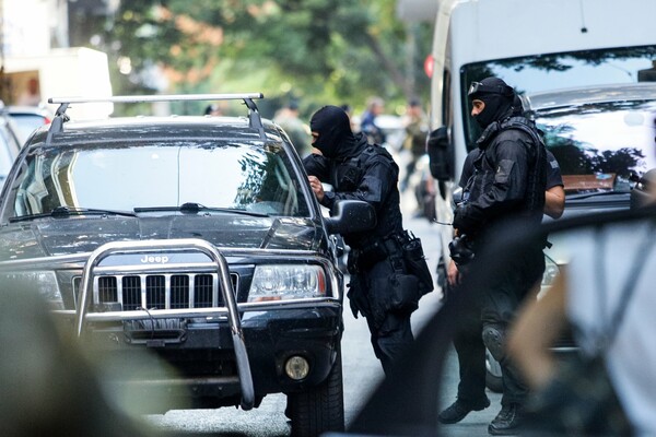 Πυροβολισμός έξω από το σπίτι πρώην υπουργού - Πληροφορίες για πιθανή εμπλοκή αστυνομικού