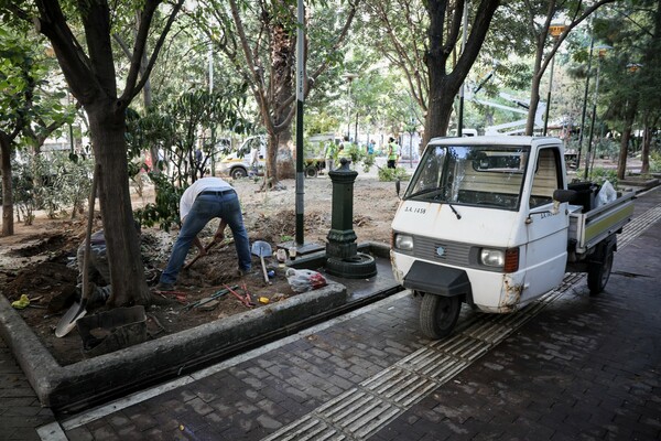 Εξάρχεια: Συνεργεία για ανάπλαση της πλατείας - Αστυνομική παρουσία περιμετρικά