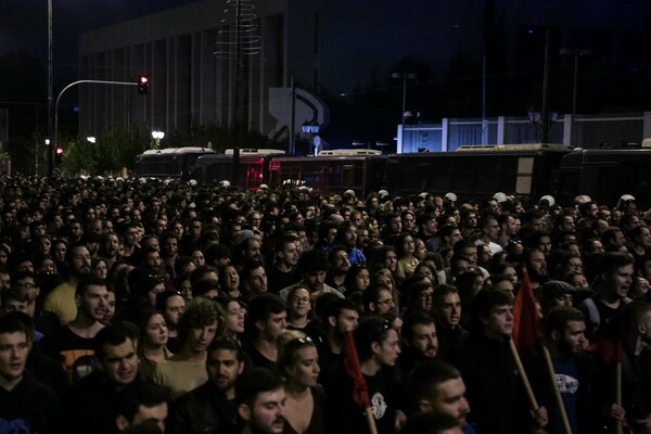 Πολυτεχνείο: H μαζική πορεία στην Αθήνα - ΦΩΤΟΓΡΑΦΙΕΣ