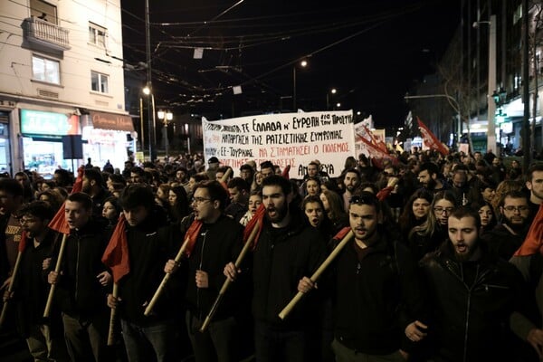 Πορεία αλληλεγγύης στους πρόσφυγες σε Αθήνα και Θεσσαλονίκη: «Ανοίξτε τα σύνορα»