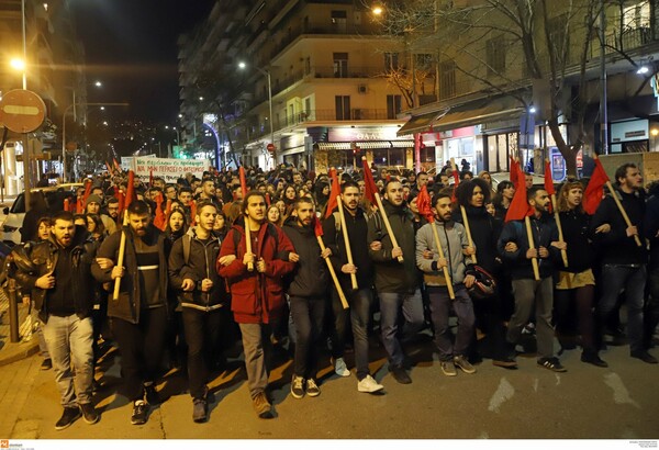 Πορεία αλληλεγγύης στους πρόσφυγες σε Αθήνα και Θεσσαλονίκη: «Ανοίξτε τα σύνορα»