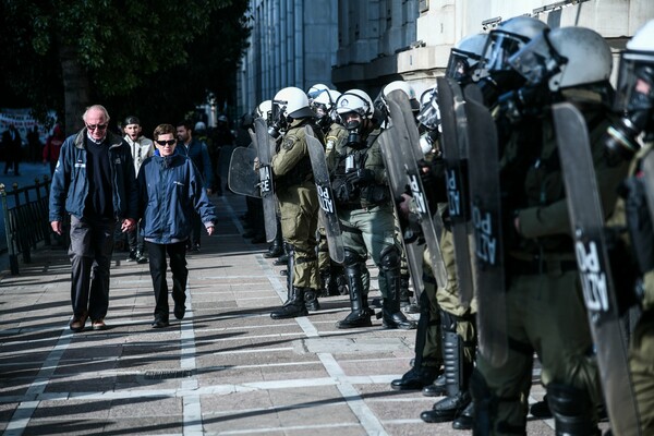 Ολοκληρώθηκε η πορεία για τη δολοφονία Γρηγορόπουλου - Drones, φραγμοί και αστυνομικοί παντού στην Αθήνα